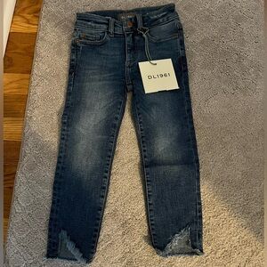 DL toddler jeans size 4. Never worn.